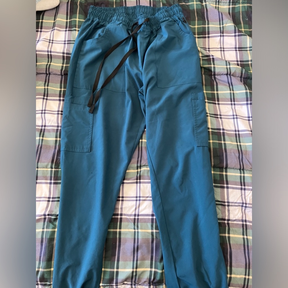 MedGear women’s scrubs